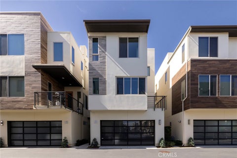 Photo of 3 Ebb Tide CIR, Newport Beach, CA 92663 (MLS # NP26229631)