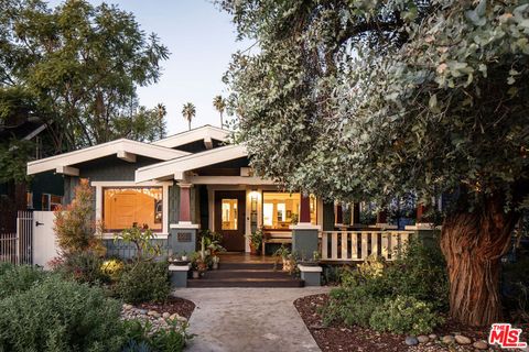 Photo of 2321 W 31st Street, Los Angeles, CA 90018 (MLS # 26636279)