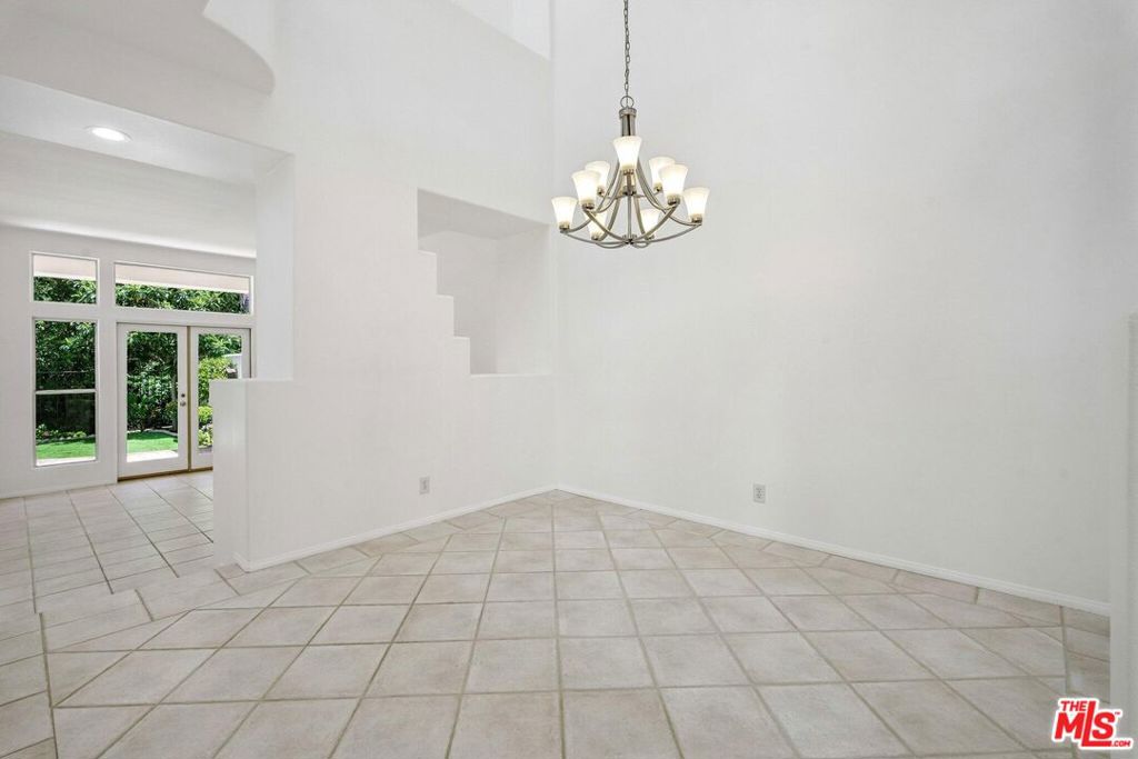 1007 Sunset Oak Circle