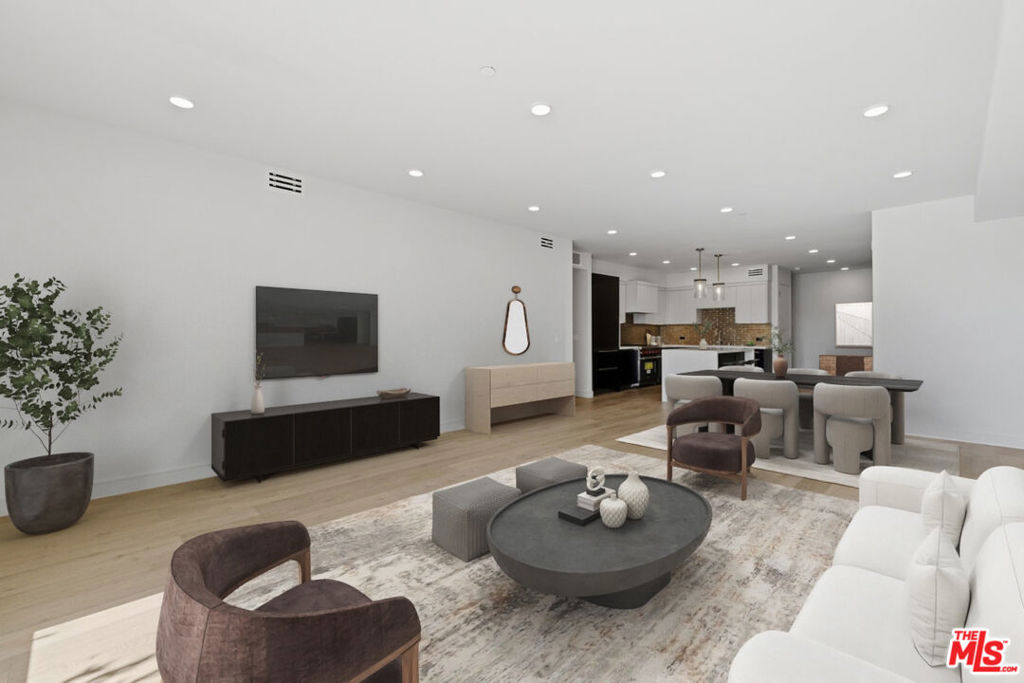 505 S Barrington Avenue 304