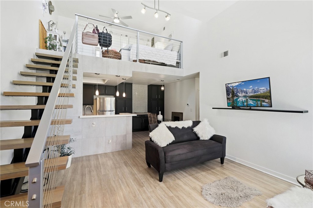 24417 Avenida De Los Ninos 66