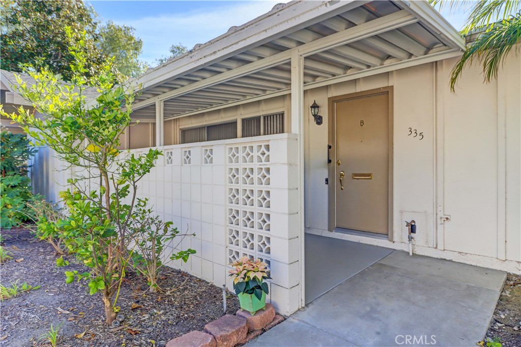 335 Avenida Sevilla B