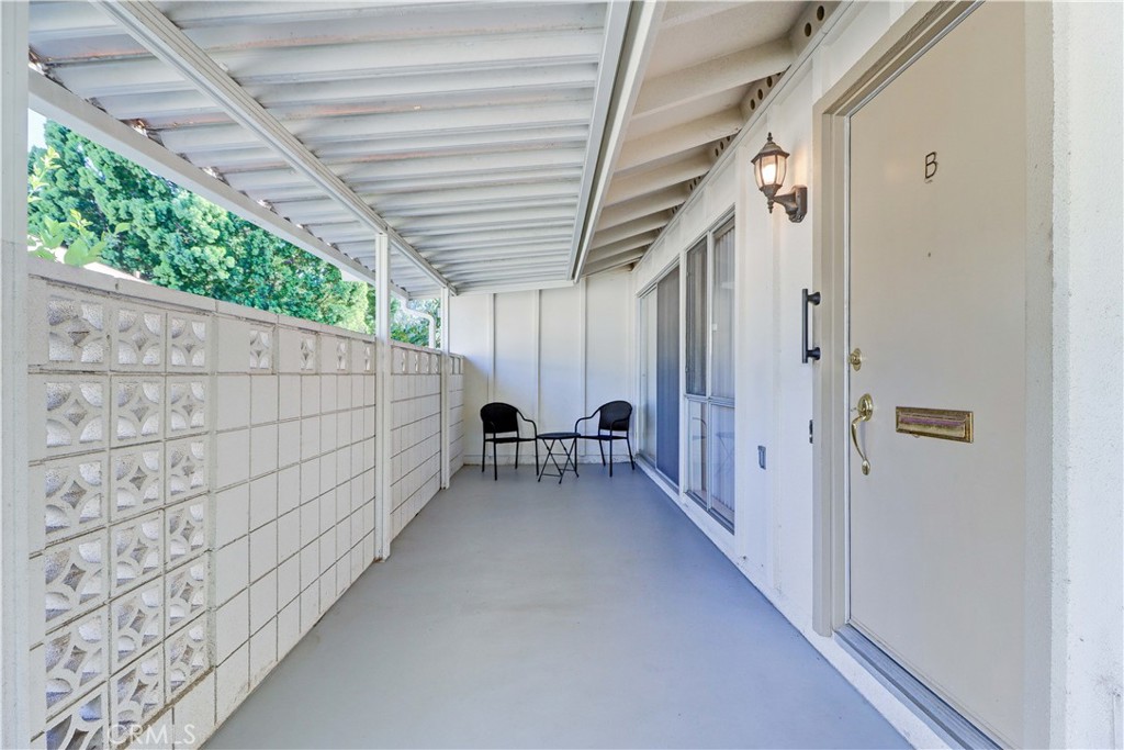 335 Avenida Sevilla B