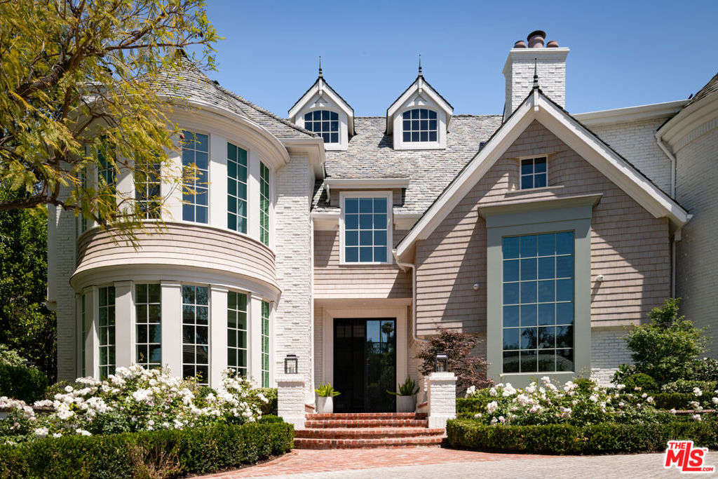 Properties 4 3928 Hayvenhurst Drive