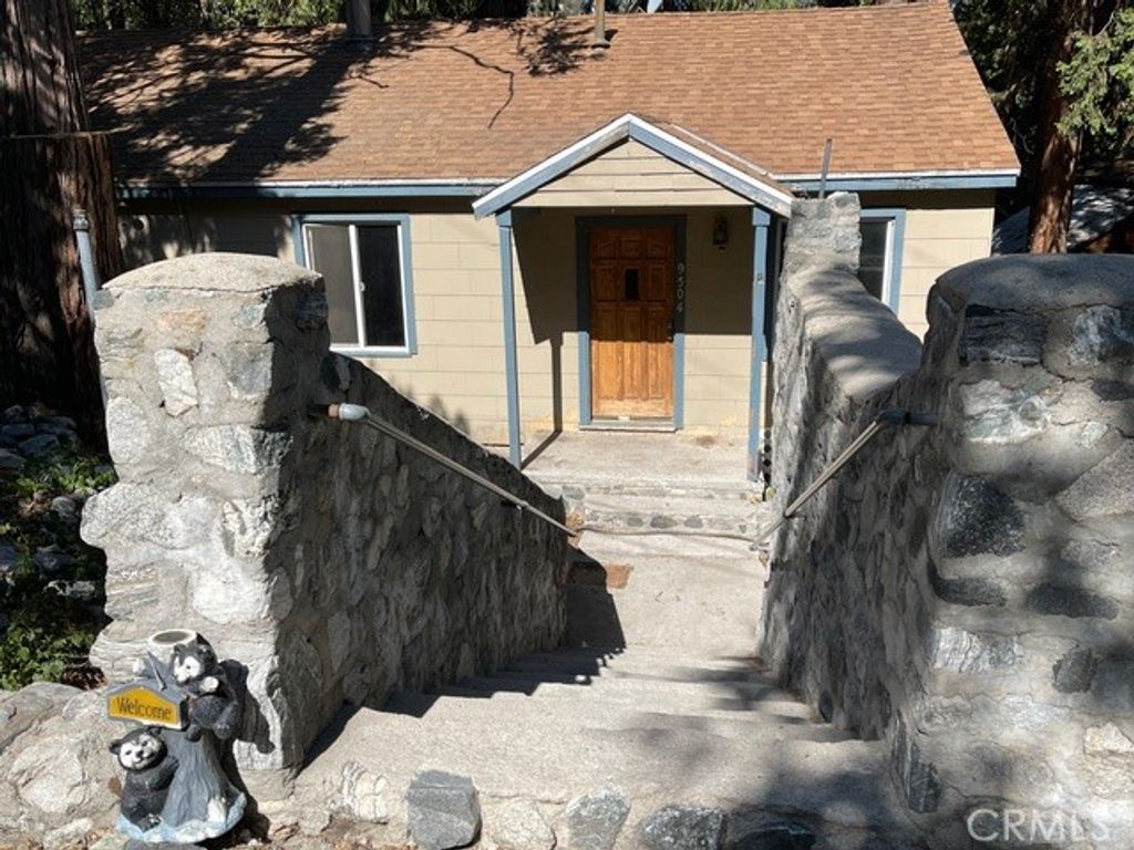 Photo of 9504 Summit Dr, Forest Falls, CA 92339 (MLS # IG26047370)