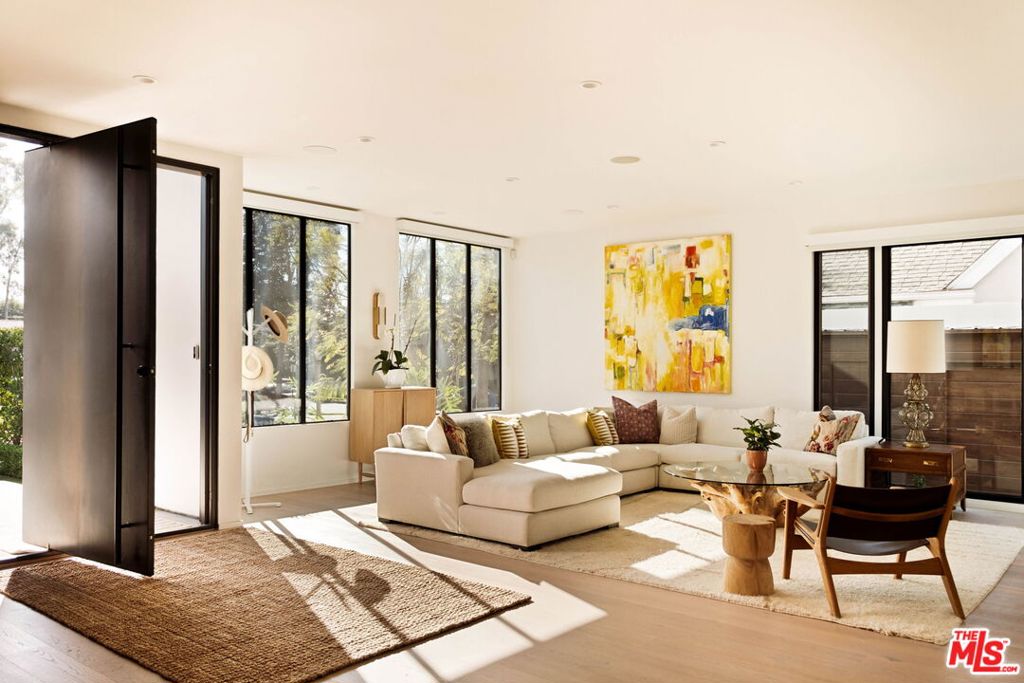 157 S Lucerne Boulevard