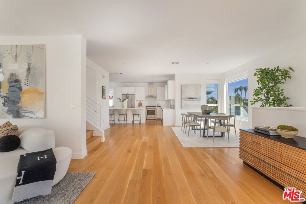 11724 Culver Boulevard 12