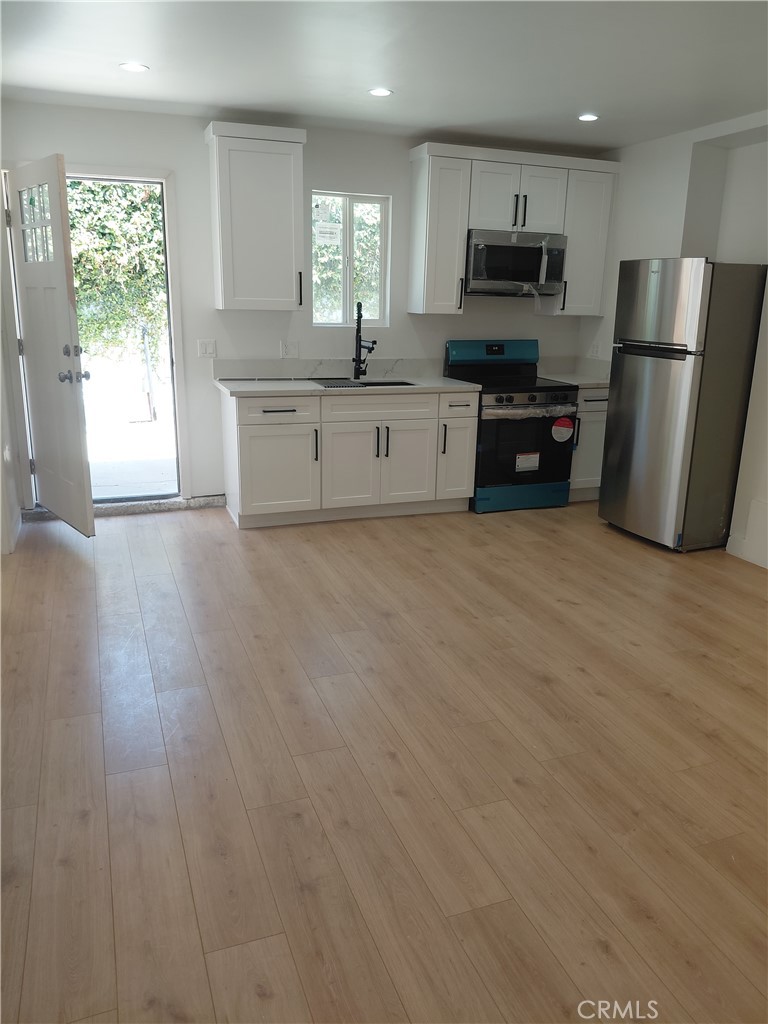 Brand New 1 bedroom, 1 bath ADU?? in the desirable Granada Hills neighborhood of Los Angeles. This home offers a comfortable living space, perfect for those seeking a convenient lifestyle close to freeways, shopping, grocery store, restaurants, schools, a park within walking distance and much more. The home includes air conditioning to help you beat the summer heat and heating to stay warm in the winter. Schedule a viewing today and discover your new life in Granada Hills! Water and Gas paid by owner.