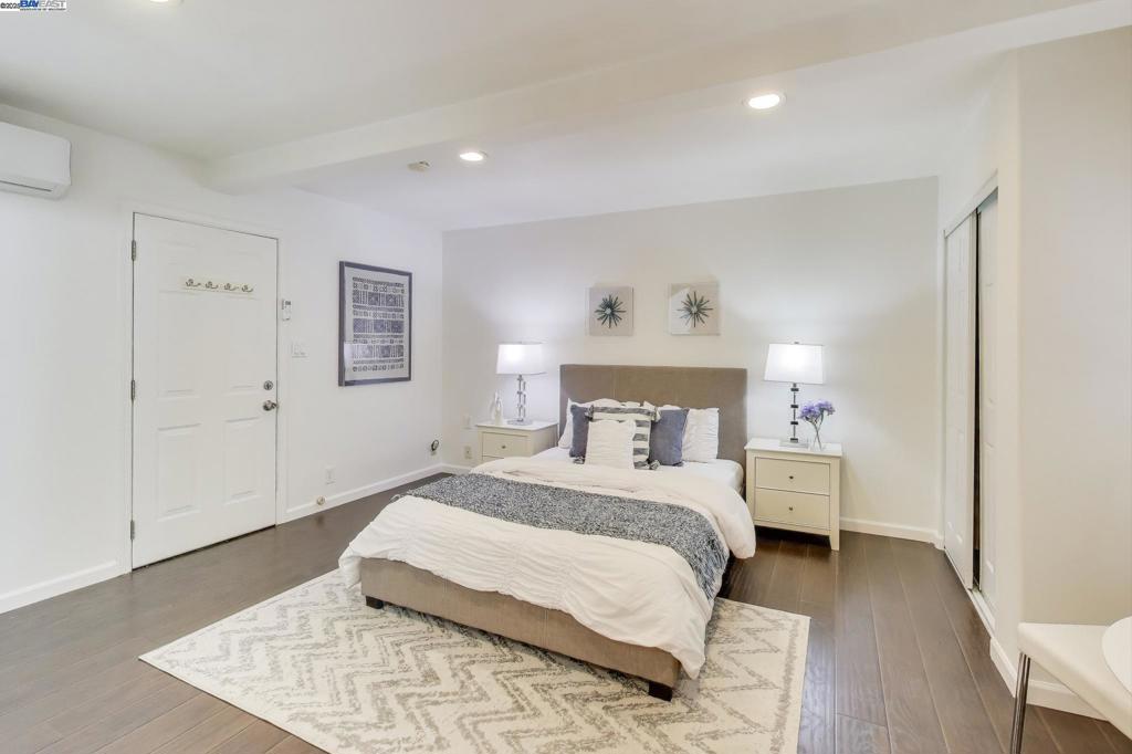 WASHINGTON MANOR - Residential