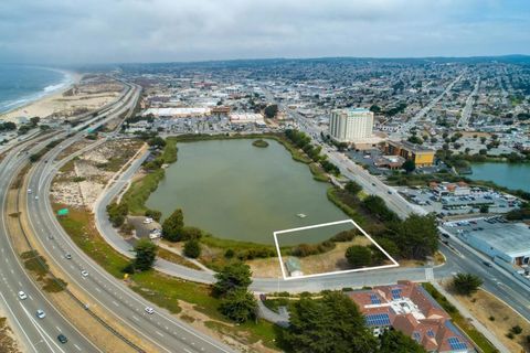 Photo of 208 Roberts Avenue, Seaside, CA 93955 (MLS # ML82030969)