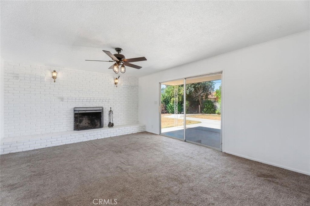 641 E Scott