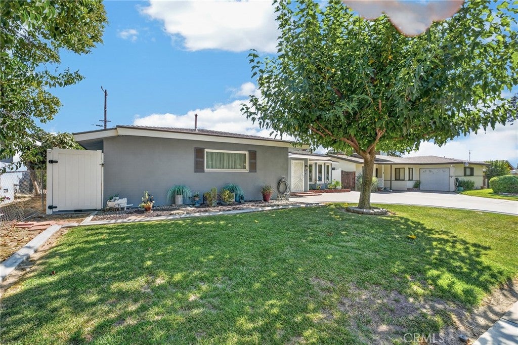 230 E Pioneer