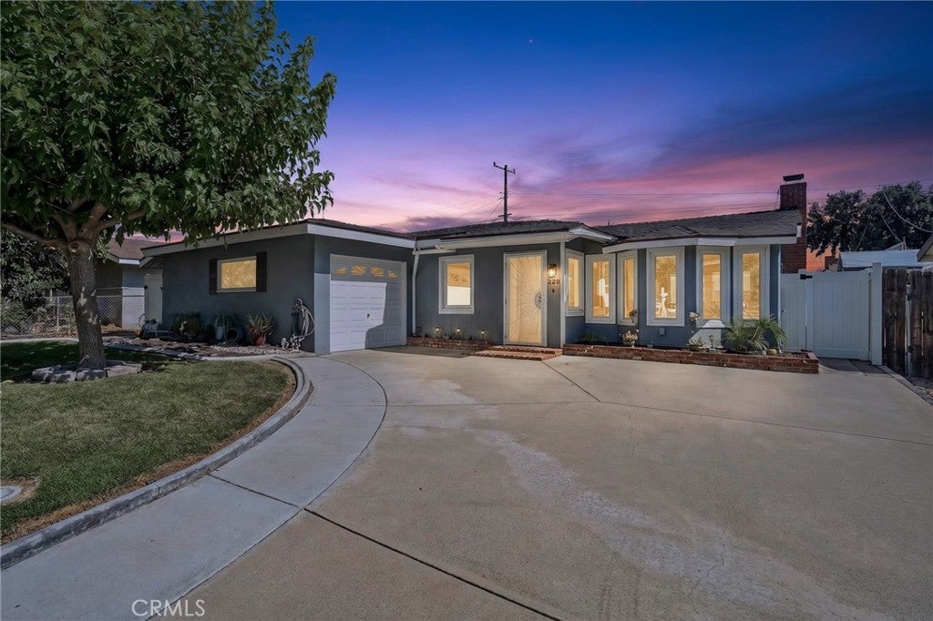 230 E Pioneer