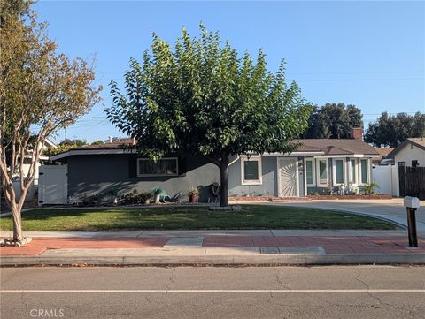Photo of 230 E Pioneer AVE, Redlands, CA 92374 (MLS # IG26159606)