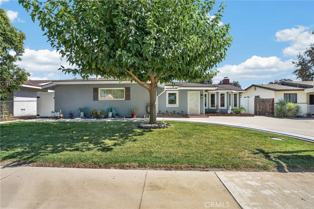 230 E Pioneer