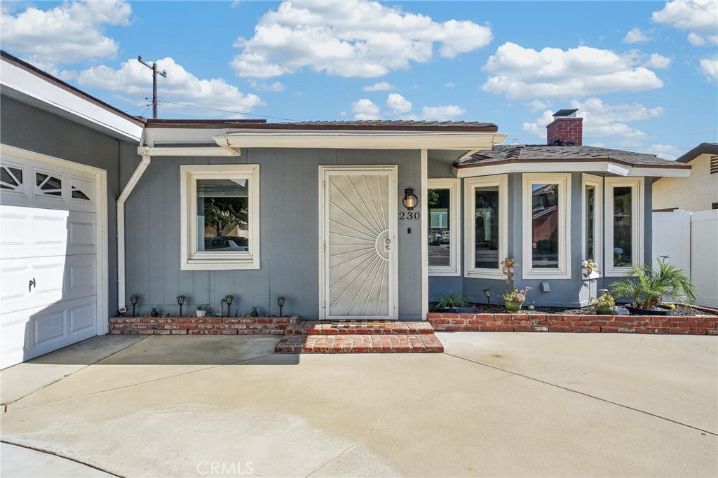 230 E Pioneer