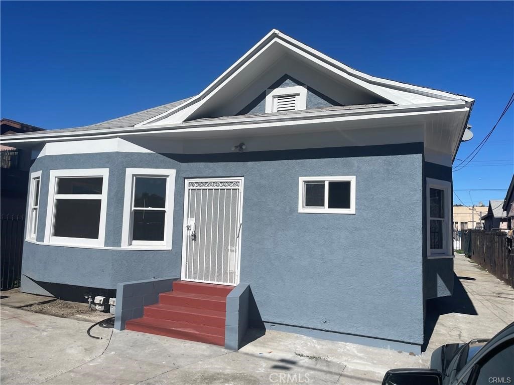 901 E 42nd