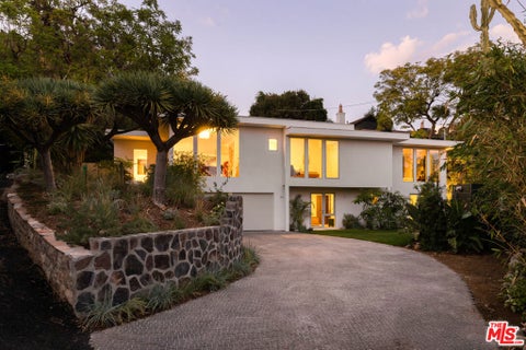Photo of 2020 La Brea Terrace, Los Angeles, CA 90046 (MLS # 26105005)