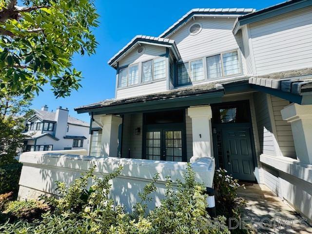 This gorgeous upgraded end unit is light & bright, and located in the highly sought after Cambridge Terrace neighborhood of UTC. Beautiful hardwood laminate flooring is found throughout the entire downstairs area. The bonus room off of the kitchen could serve as a breakfast nook, office/den, or additional living room. Enjoy two community pools and spas, two tennis courts, and the walkable neighborhood that is close to fantastic shopping and dining, La Jolla's famed beaches, UCSD.