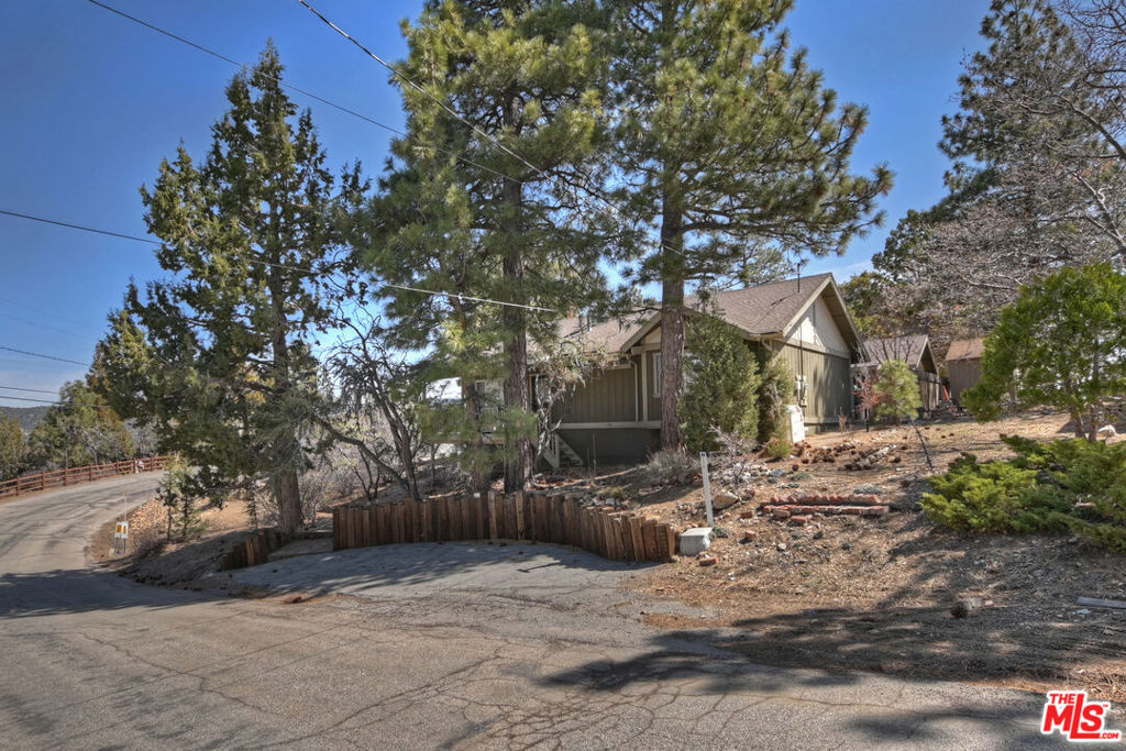 779 Villa Grove Avenue