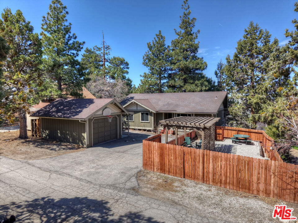 779 Villa Grove Avenue