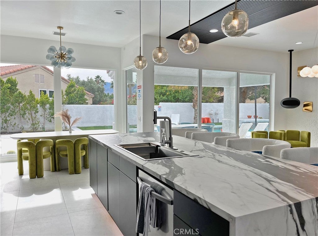 1061 San Dimas