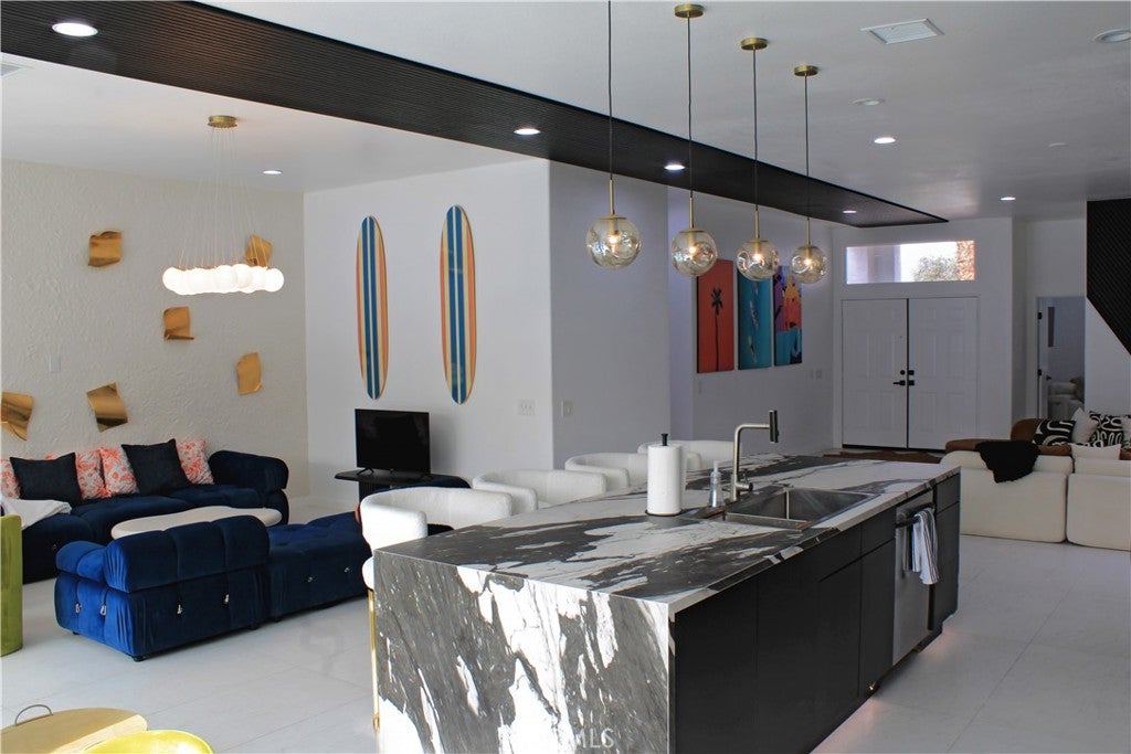 1061 San Dimas