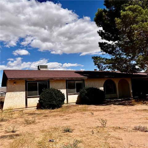 Photo of 15375 Cheyenne Road, Apple Valley, CA 92307 (MLS # HD26117103)