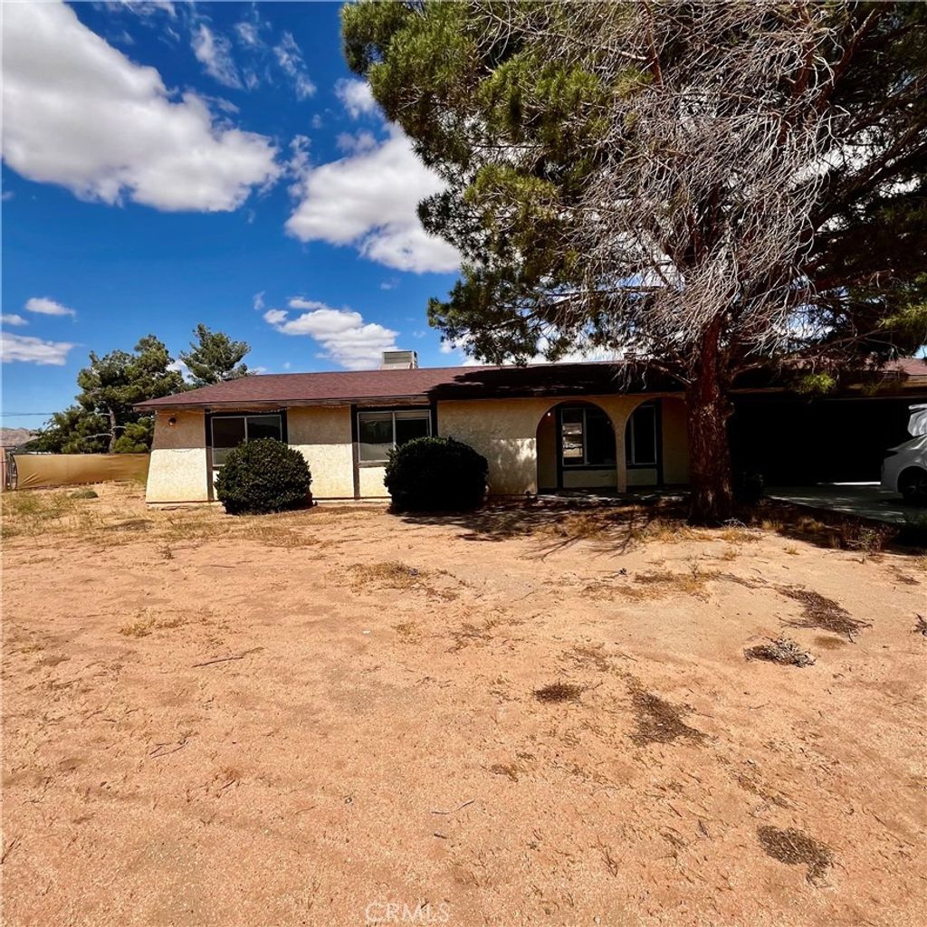 Photo of 15375 Cheyenne Road, Apple Valley, CA 92307 (MLS # HD26117103)