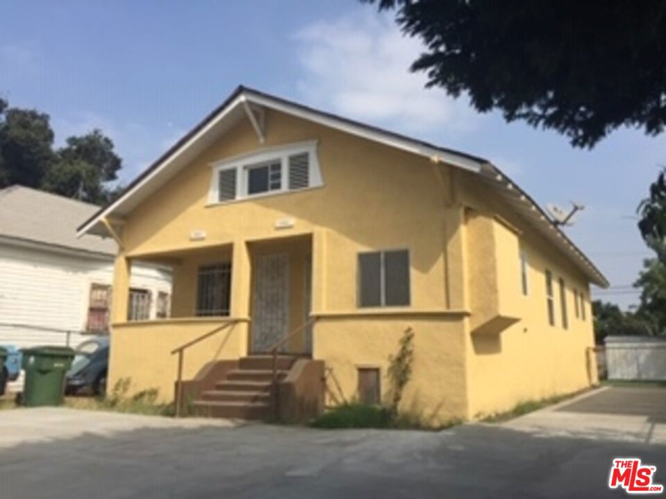 ***Fully Remodeled*** Walking Distance Downtown Los Angeles. Very close to schools, Transportation and shopping centers. Two Bedroom , One Bath plus storage. New Tiles, New Cabinets with Granite Counter Tops, New interior doors, Complete New Bath room, New lights and Ceiling fan, New Paint inside and out side. Gated property with parking space for Two compact cars or one Very Large Truck. There are only two units in the property , Side by Side , excellent for your kids or pets. Very easy to show.
