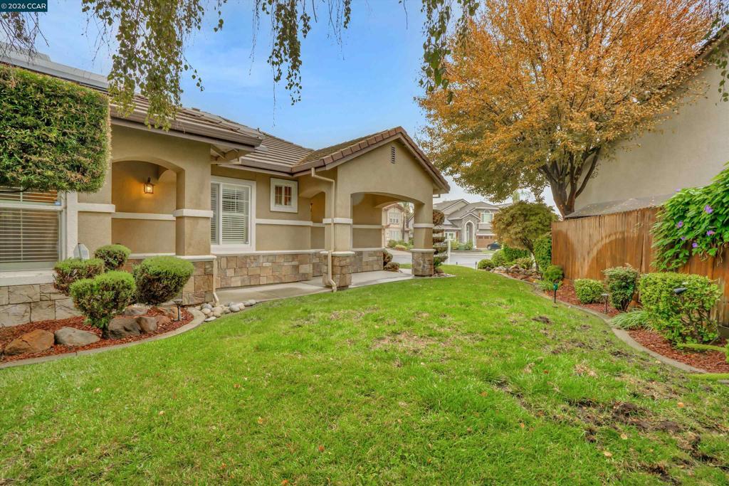 93 Pebble Ct