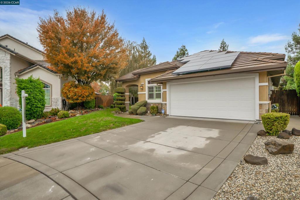 93 Pebble Ct