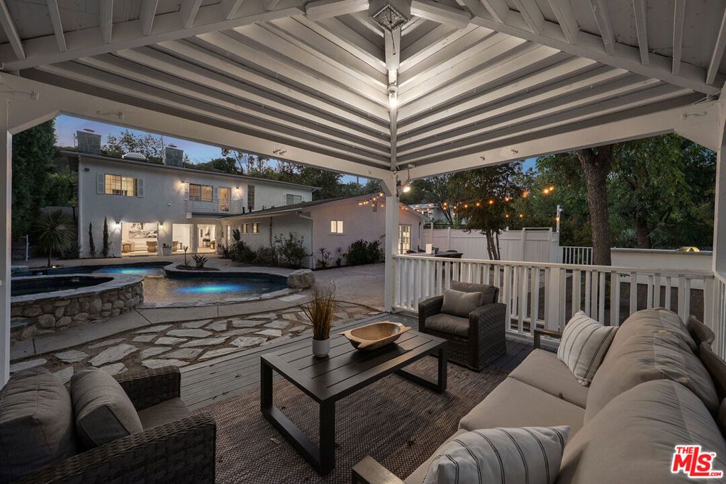 Photo of 5220 Melvin Avenue, Tarzana, CA 91356 (MLS # 26638789)