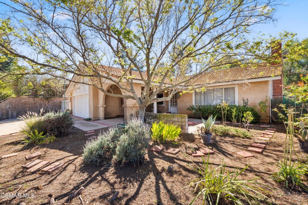 Photo of 884 Bennett Street, Simi Valley, CA 93065 (MLS # 226001321)