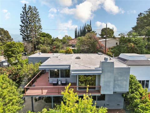 Photo of 13523 Cheltenham DR, Sherman Oaks, CA 91423 (MLS # SR26175309)