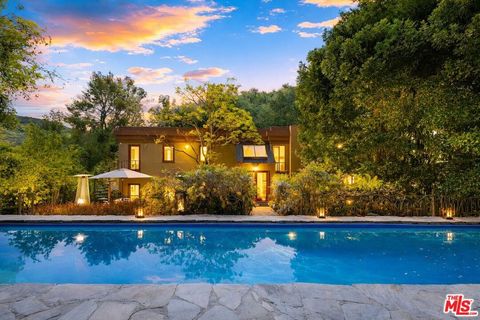 Photo of 10023 Westwanda Drive, Beverly Hills, CA 90210 (MLS # 25593231)