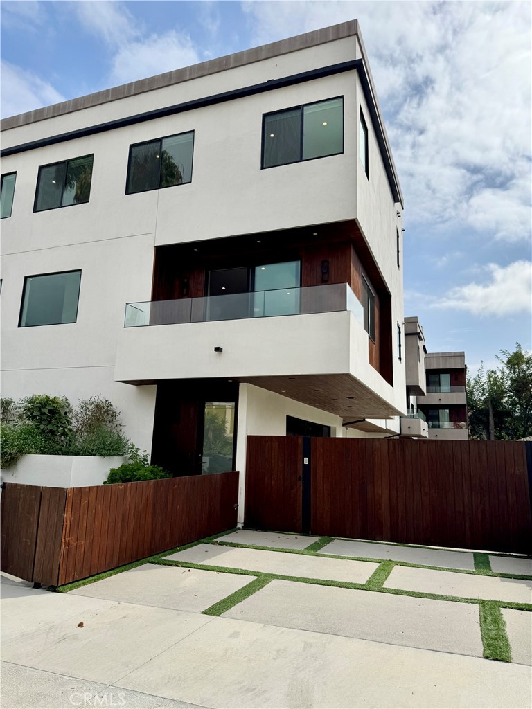 Modern 3-Bedroom House with Rooftop Deck & Designer Finishes | Built in 2023
Welcome to this stunning, newly built (2023) tri-level home offering 3 bedrooms, 2.5 bathrooms, and 1,809 sq ft of beautifully designed living space. Located in a prime area with easy access to the 405 and 134 freeways, you're just minutes from Beverly Hills, West Hollywood, and some of L.A.’s best shopping, dining, and entertainment.
Step inside to a bright and open second-floor living area featuring a spacious open-concept layout, perfect for entertaining. The fully upgraded kitchen boasts a luxurious quartz waterfall island, high-end appliances include Thermador Stove / Range, Cooktop, Wall oven, Refrigerator, Dishwasher and sleek modern cabinetry. A sliding glass door leads to a private deck—ideal for morning coffee or evening wine.
Upstairs, you'll find a generous master suite with a walk-in closet and a beautifully finished ensuite bath, along with two well-sized guest bedrooms and a convenient laundry room.
And the showstopper? A private rooftop deck offering expansive views—perfect for outdoor dining, entertaining guests, or simply enjoying the Southern California lifestyle.
Additional features include:
Attached 2-car garage
High ceilings and large windows for abundant natural light
Premium flooring and finishes throughout
Energy-efficient design
This home truly combines style, comfort, and location in one incredible package. Whether you're a family or a professional couple, you’ll love living in this modern masterpiece.