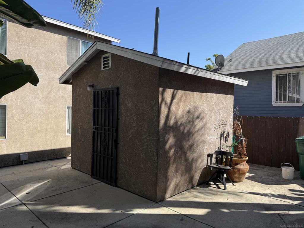 1952 Irving Avenue