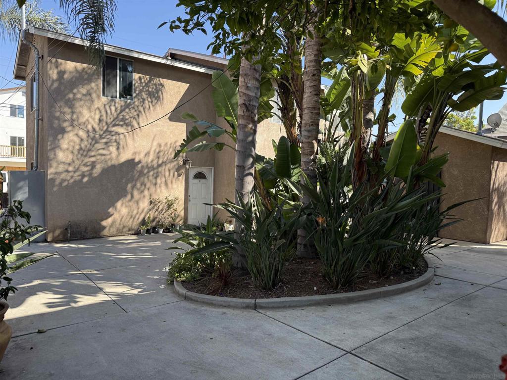 1952 Irving Avenue