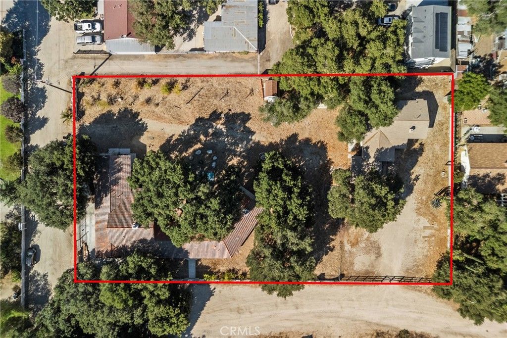 Photo of 21157 Placeritos Blvd Blvd, Newhall, CA 91321 (MLS # SR25231766)