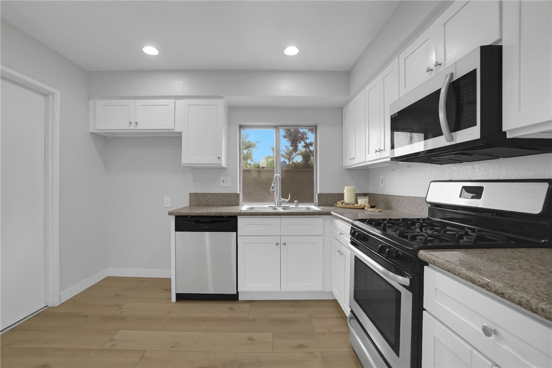 1712 S Mountain Ave E