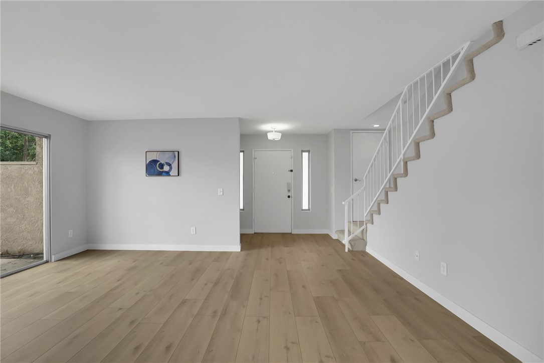 1712 S Mountain Ave E