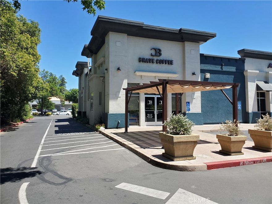 Prime retail end cap unit, in a centrally located retail center, close to; CSU Chico, downtown, and Bidwell Park. Perfect for a retail storefront, coffee shop or deli! The Subject Property is located on one of Chico's busiest traffic corridors, at a signalized corner, with excellent visibility, and sits directly across the street from the Rite Aid, and Safeway anchored shopping center.  1,674 Sq. ft.