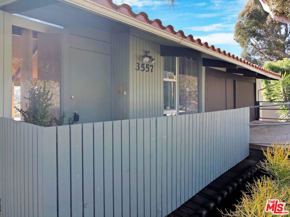 3557 Serra Road