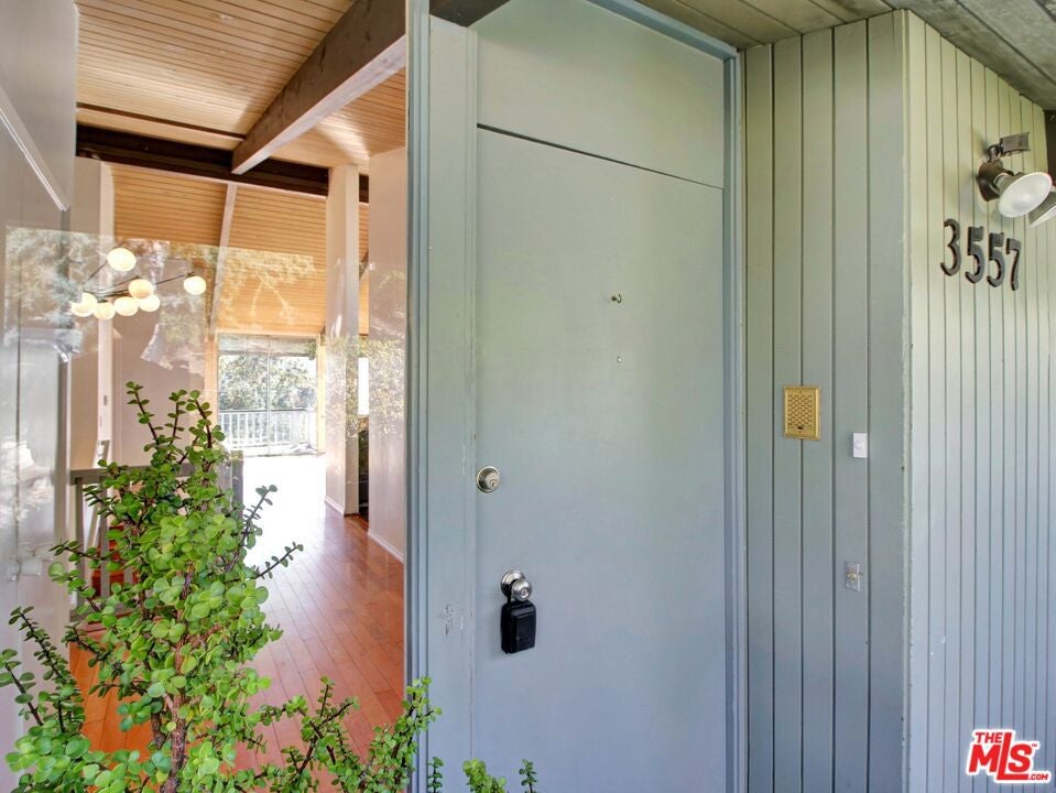 3557 Serra Road