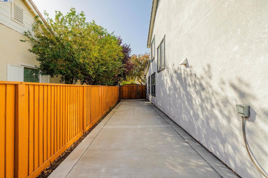 CENTRAL TRACY - Residential