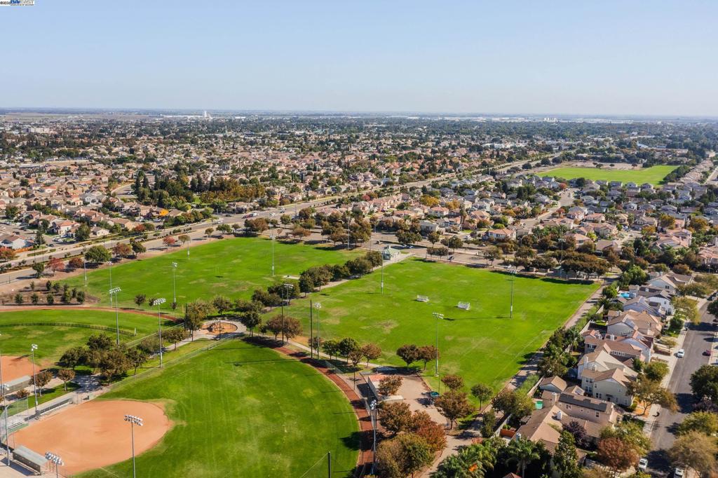 CENTRAL TRACY - Residential