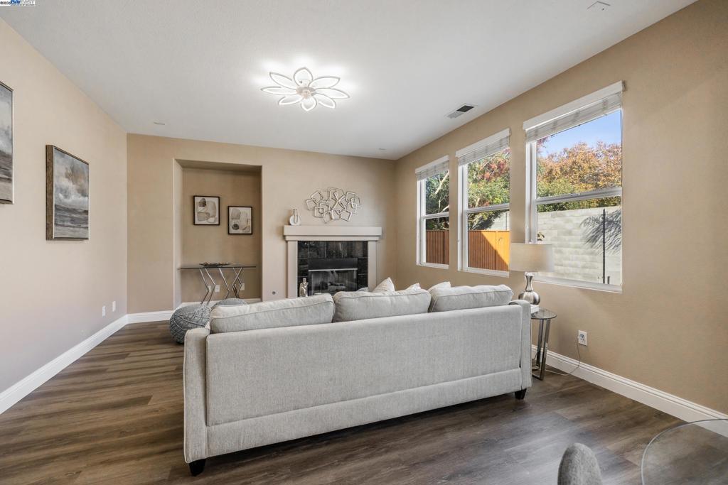 CENTRAL TRACY - Residential