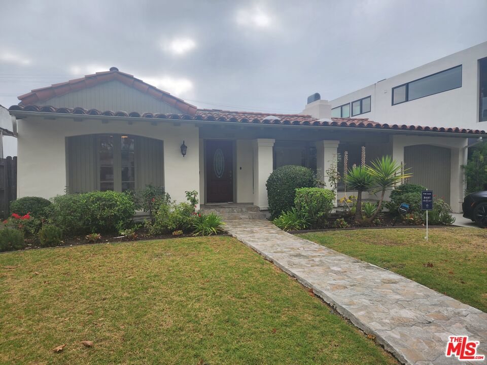 Welcome to this charming single-family home in the heart of Beverly Hills! This beautifully remodeled residence features four spacious bedrooms and four bathrooms. Nestled in a lovely neighborhood, you'll enjoy the convenience of being within walking distance to charming coffee shops and top-rated restaurants. This home perfectly blends comfort, style, and convenience