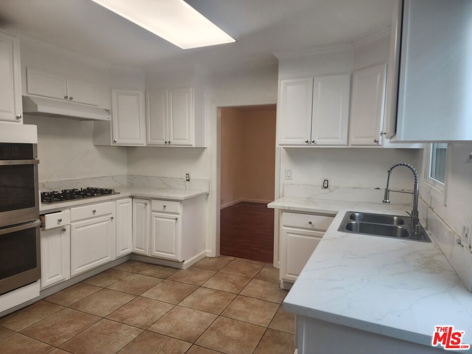 Properties 4 328 S Oakhurst Drive